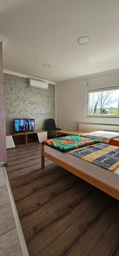 TV and multimedia, Photo of the whole room