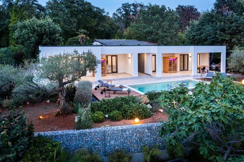Property building, Patio, Garden, Swimming pool