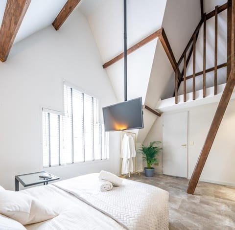 New Family Penthouse 7Min from Rotterdam Central Station top floor app4 Bed and Breakfast in Rotterdam