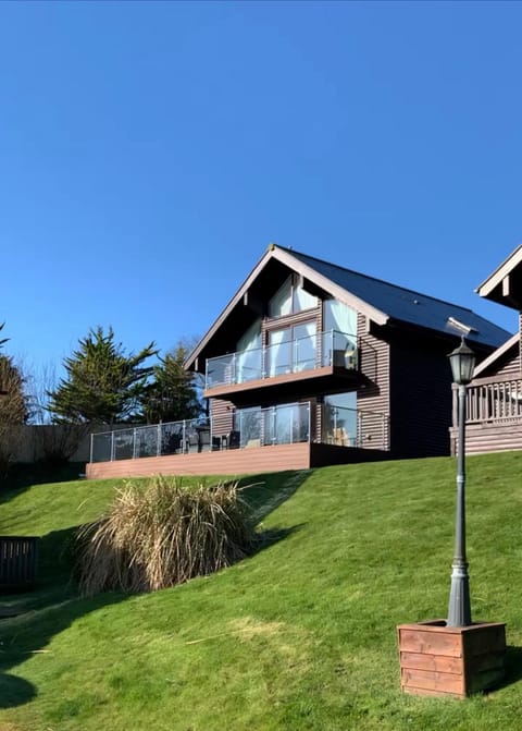 Property building, Hot Tub, Balcony/Terrace, Balcony/Terrace