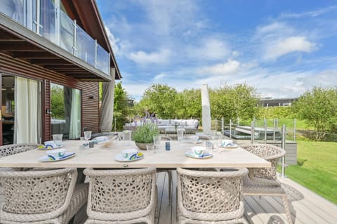 Property building, Patio, Day, Garden, Hot Tub, Hot Tub, View (from property/room), Balcony/Terrace, Living room, Other, Seating area, Dining area, Garden view