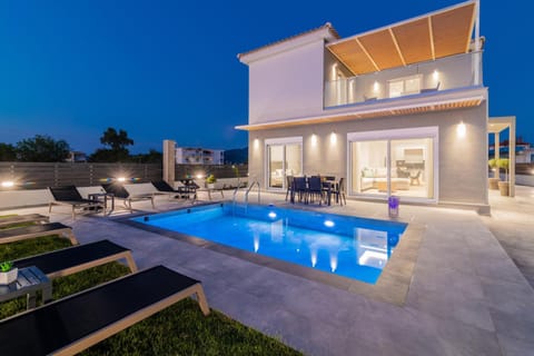 Property building, Patio, Night, Pool view, Swimming pool, Swimming pool, sunbed