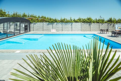 Day, Pool view, Swimming pool, sunbed