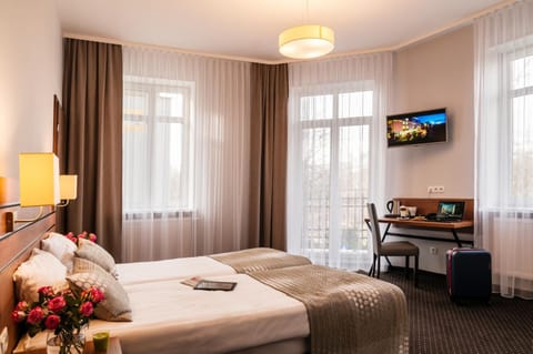 Bed, Balcony/Terrace, Photo of the whole room, Bedroom