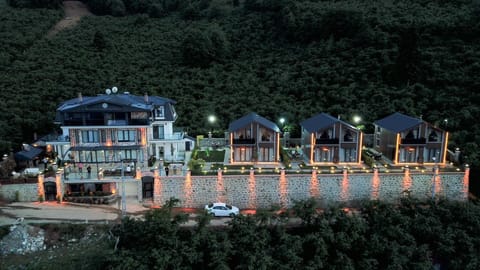 Property building, Restaurant/places to eat, Breakfast