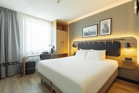 Bed, Photo of the whole room
