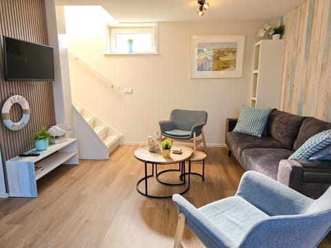 TV and multimedia, Seating area