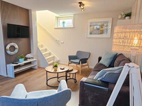 TV and multimedia, Seating area