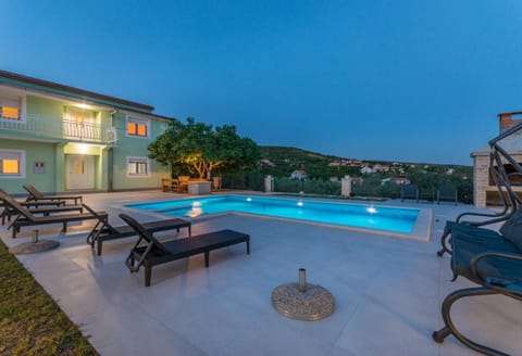 Poolincluded - Holiday Home Maslina House in Šibenik-Knin County, Croatia