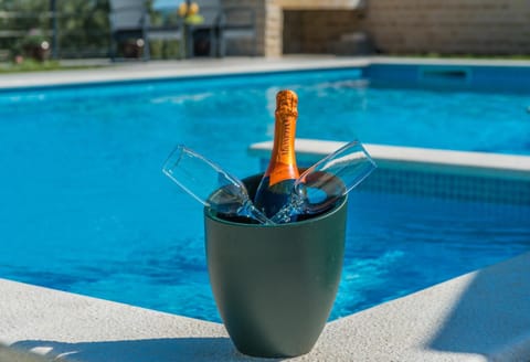 Poolincluded - Holiday Home Maslina House in Šibenik-Knin County, Croatia