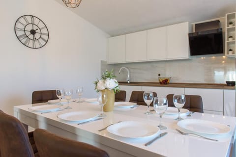 Poolincluded - Holiday Home Maslina House in Šibenik-Knin County, Croatia