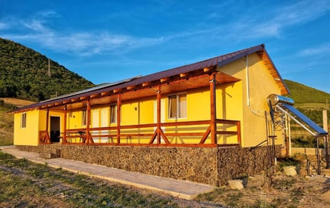 Property building, Day, Natural landscape, Mountain view