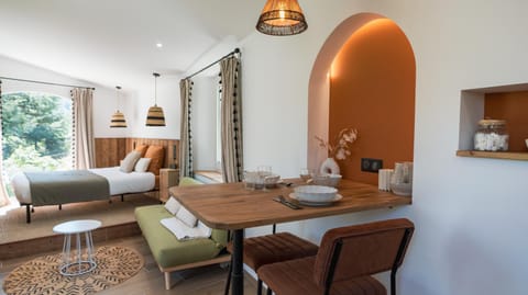 Living room, Photo of the whole room, Seating area, Bedroom