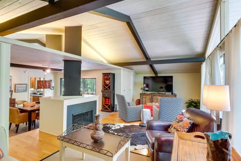 Woodsy Mountain Home Escape Walk to Marina! House in Norfork Lake