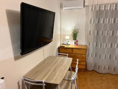 TV and multimedia, Dining area, air conditioner