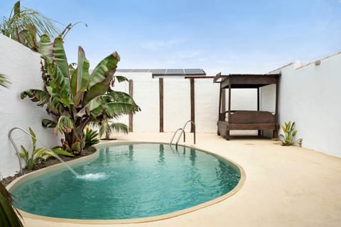Property building, Swimming pool