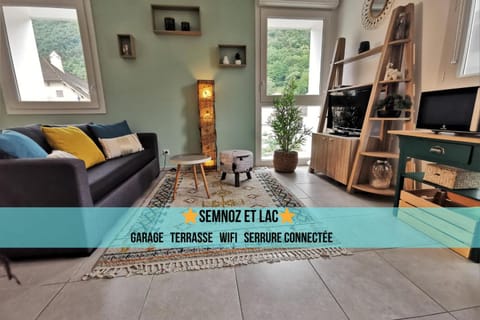 Property building, Summer, TV and multimedia, Living room