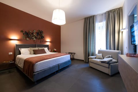 Bed, TV and multimedia, Photo of the whole room, Bedroom