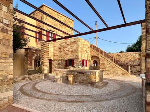 Patio, Facade/entrance