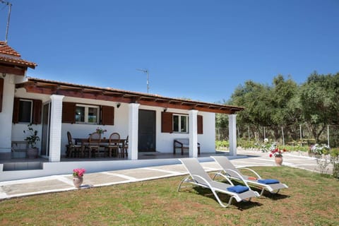 Property building, Garden, Garden view, sunbed