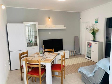 TV and multimedia, Living room, Dining area