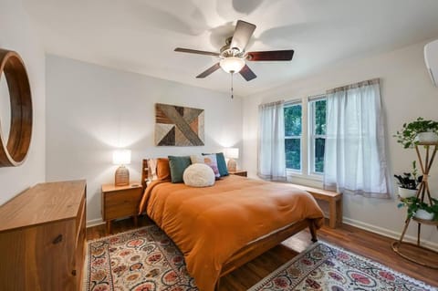 Wellington Cottage 2BR Modern Boho House in Woodfin