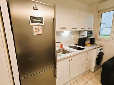 Mini-studio avec kitchenette OU chambre confort avec frigo et TV - Parking en option sur résa ! Apartment in Île-de-France