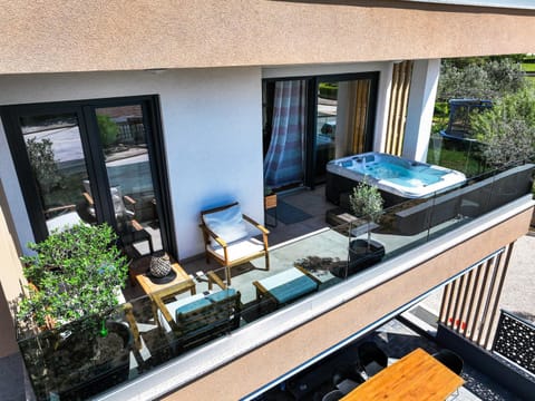 Patio, Bird's eye view, Hot Tub, Hot Tub, View (from property/room), Balcony/Terrace, Balcony/Terrace, Seating area