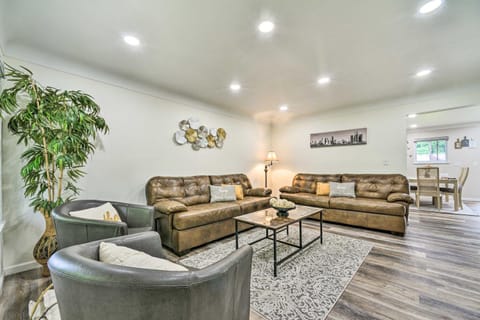 Dearborn Heights Home about 16 Mi to Downtown Detroit! House in Dearborn Heights