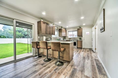 Dearborn Heights Home about 16 Mi to Downtown Detroit! House in Dearborn Heights