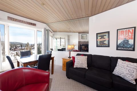 Eolus 425 House in Purgatory