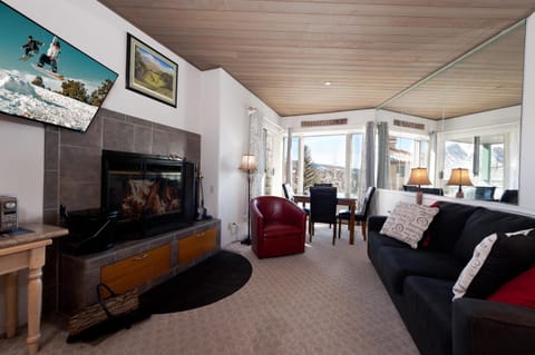 Eolus 425 House in Purgatory