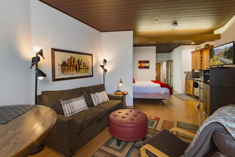 Eolus 526 House in Purgatory