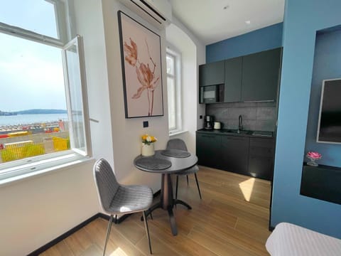 Kitchen or kitchenette, Seating area, Dining area, Sea view