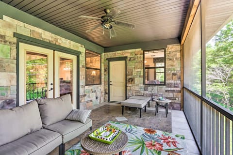 Dock, Hot Tub! Group-Friendly Dragon Castle House in Ozark Mountains