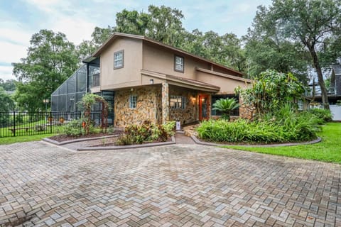Hillsborough River Hideaway House in Temple Terrace