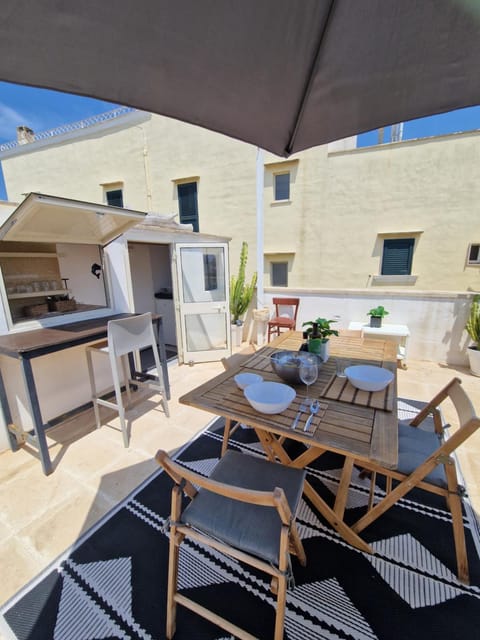 View (from property/room), Balcony/Terrace, Kitchen or kitchenette, Dining area