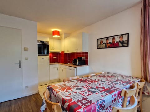 Appartement spacieux au centre, balcon, parking couvert - FR-1-425-124 Apartment in Arâches-la-Frasse