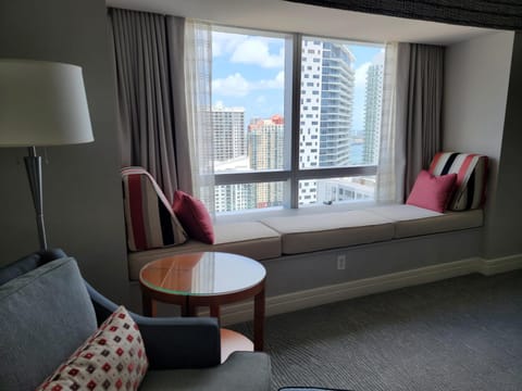 Four Seasons Studio - Privately Owned Unit Hotel in Brickell