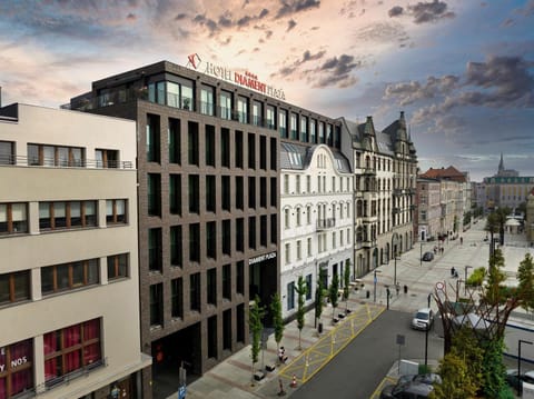 Property building, Facade/entrance, Day, Neighbourhood, City view, Location