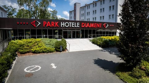 Property building, Facade/entrance, Day
