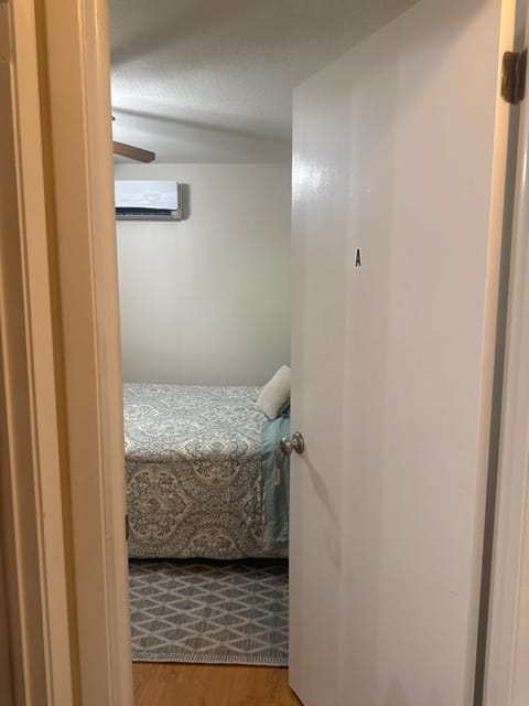 Bed, Bedroom, air conditioner