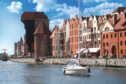 Property building, Day, Neighbourhood, City view, Landmark view, River view