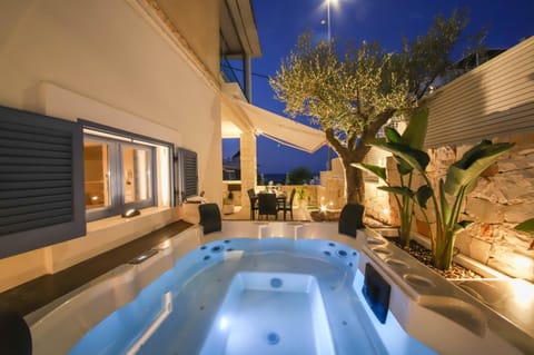 Property building, Solarium, Swimming pool
