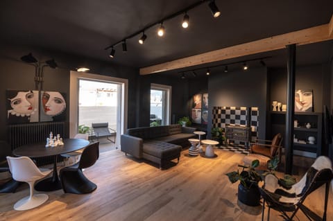 Living room, Seating area