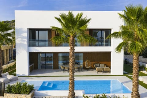 Pool view, Swimming pool, sunbed