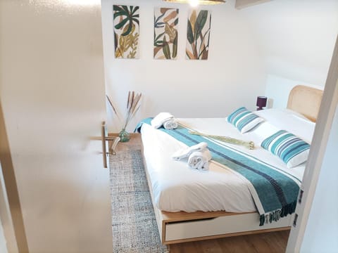 Bed, Photo of the whole room