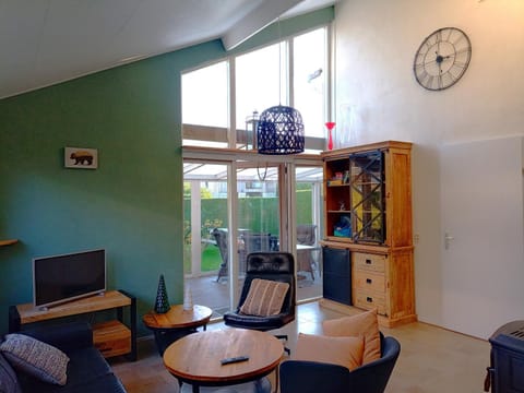 Garden, Living room, young children, older children, Family, furniture