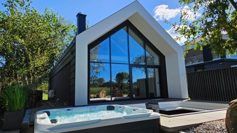 Hot Tub, Hot Tub