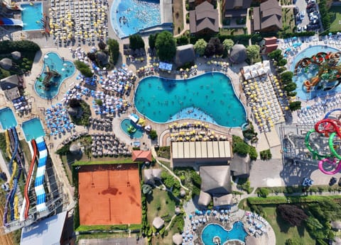 Property building, Day, Neighbourhood, Bird's eye view, Aqua park, Pool view, Swimming pool, Location, sunbed